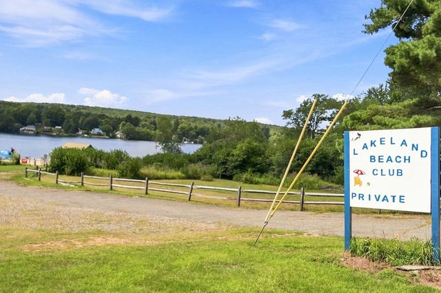 83 Union Rd, Wales, MA 01081