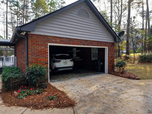 102 Leonards Drive, Thomasville, GA 31792