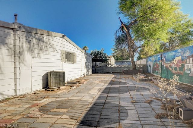293 Sir William Way, Las Vegas, NV 89110
