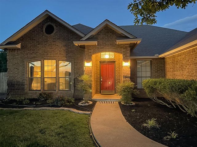 301 Whitman Court, Edmond, OK 73003
