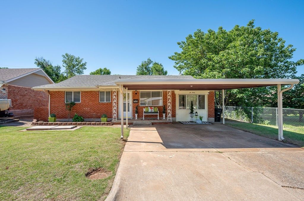640 SW 1st Place, Moore, OK 73160