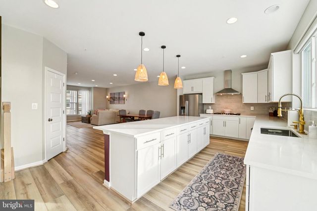 114 ARROWHEAD DR, Millersville, MD 21108