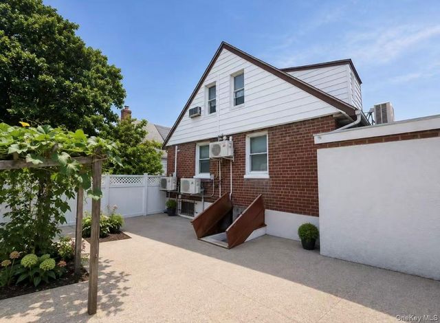 4320 Utopia Parkway, Flushing, NY 11358