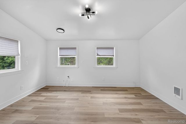 810 E 8th Street, Flint, MI 48503