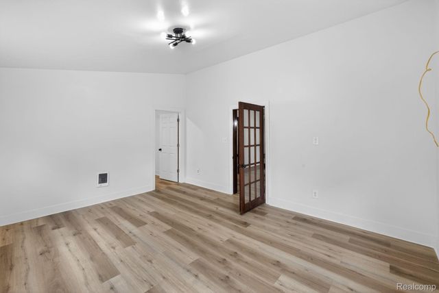 810 E 8th Street, Flint, MI 48503