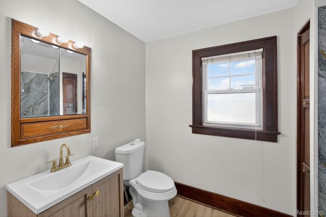 810 E 8th Street, Flint, MI 48503