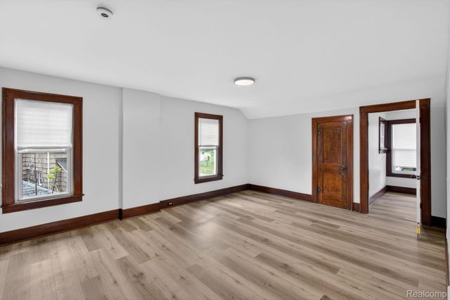 810 E 8th Street, Flint, MI 48503