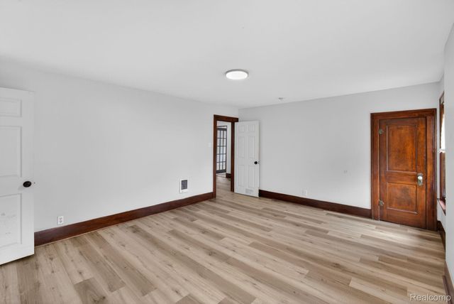 810 E 8th Street, Flint, MI 48503