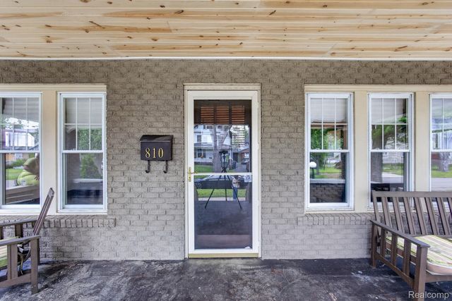 810 E 8th Street, Flint, MI 48503