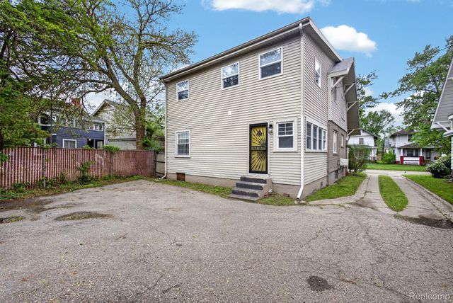 810 E 8th Street, Flint, MI 48503