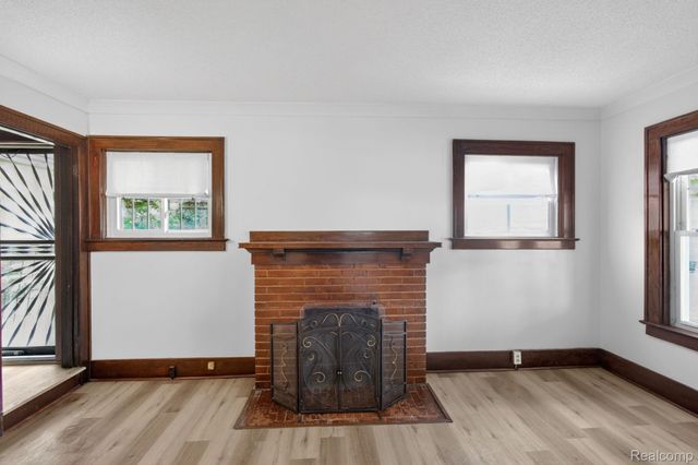 810 E 8th Street, Flint, MI 48503