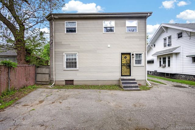 810 E 8th Street, Flint, MI 48503