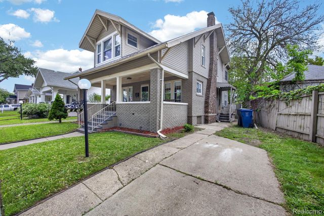 810 E 8th Street, Flint, MI 48503