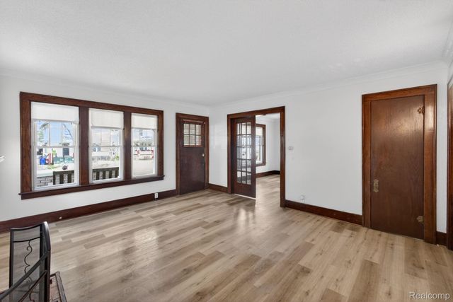 810 E 8th Street, Flint, MI 48503