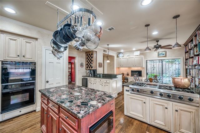 2522 Nantucket Drive C, Houston, TX 77057