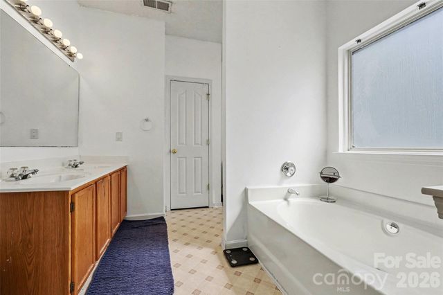 4011 Lakota Court, Charlotte, NC 28269