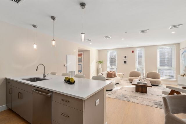 105 Washington 402, Boston, MA 02135