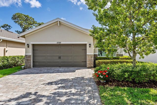 5725 SE Kawana Trail, Hobe Sound, FL 33455