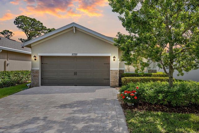5725 SE Kawana Trail, Hobe Sound, FL 33455