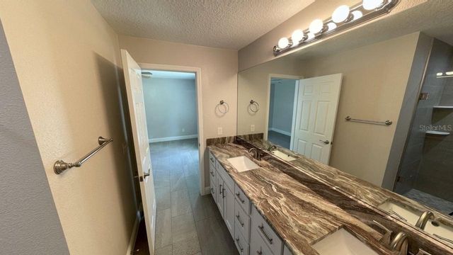 1517 N GRANDVIEW STREET, Mount Dora, FL 32757