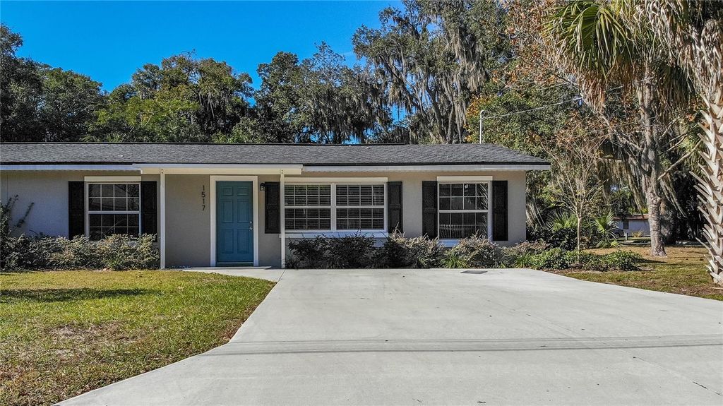 1517 N GRANDVIEW STREET, Mount Dora, FL 32757