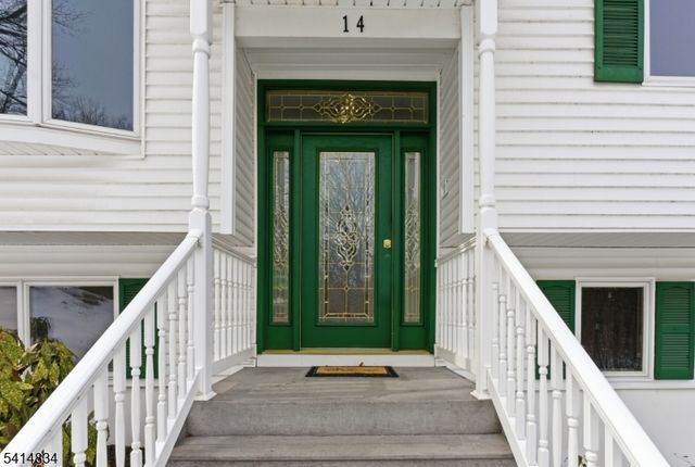 14 Marshall Trl, Hopatcong Boro, NJ 07843