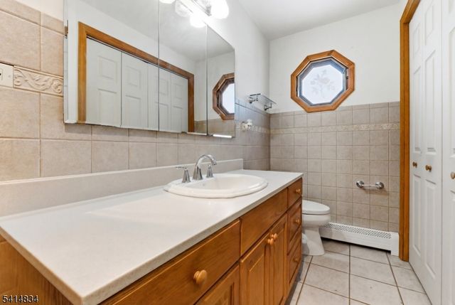 14 Marshall Trl, Hopatcong Boro, NJ 07843