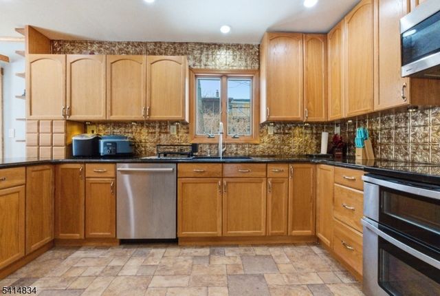 14 Marshall Trl, Hopatcong Boro, NJ 07843