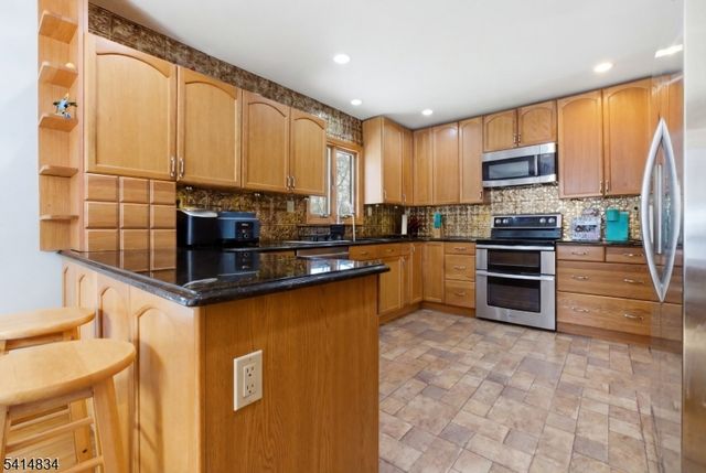 14 Marshall Trl, Hopatcong Boro, NJ 07843