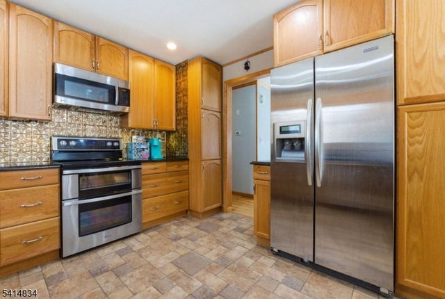 14 Marshall Trl, Hopatcong Boro, NJ 07843