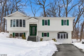 14 Marshall Trl, Hopatcong Boro, NJ 07843