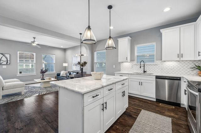 733 Arbor Trace Cir, Nashville, TN 37207