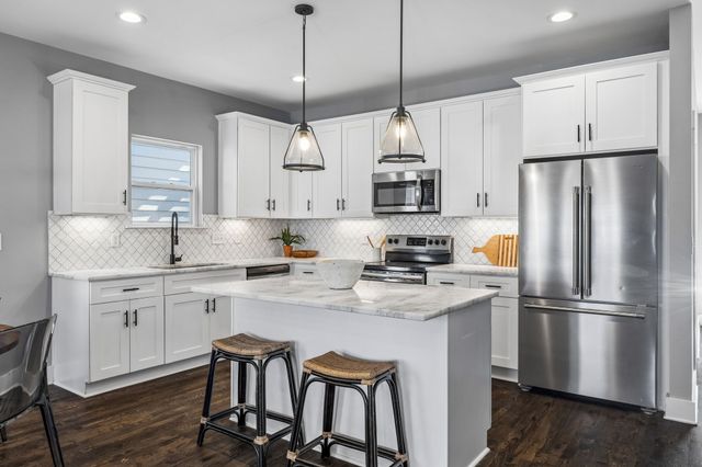 733 Arbor Trace Cir, Nashville, TN 37207