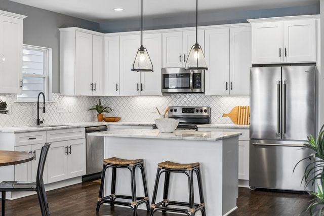733 Arbor Trace Cir, Nashville, TN 37207