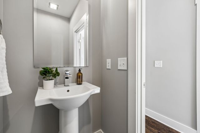 733 Arbor Trace Cir, Nashville, TN 37207