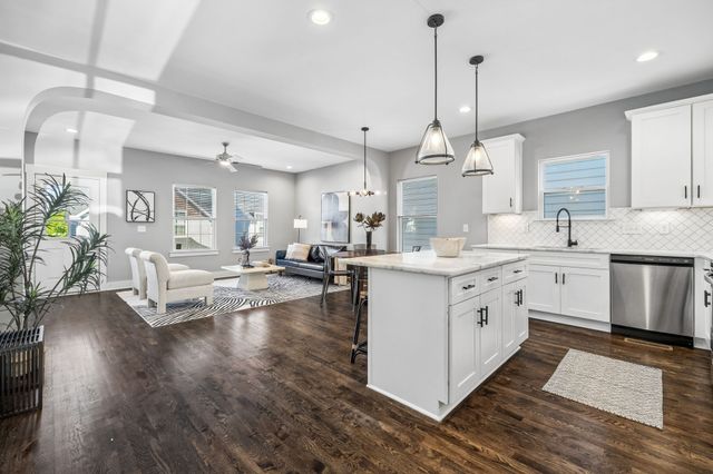 733 Arbor Trace Cir, Nashville, TN 37207