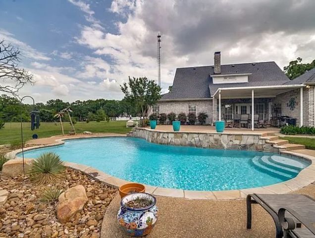 2795 County Road 1030, Chatfield, TX 75105