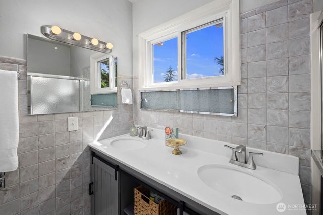 732 S Summit Avenue, Bremerton, WA 98312