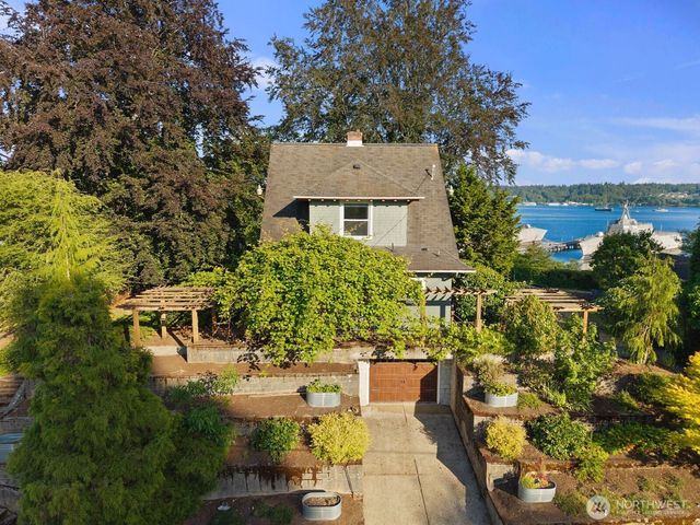 732 S Summit Avenue, Bremerton, WA 98312