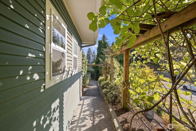 732 S Summit Avenue, Bremerton, WA 98312