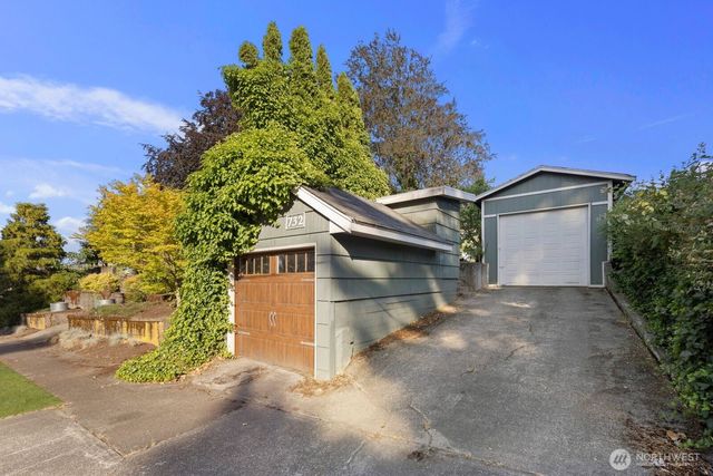 732 S Summit Avenue, Bremerton, WA 98312