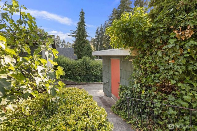 732 S Summit Avenue, Bremerton, WA 98312