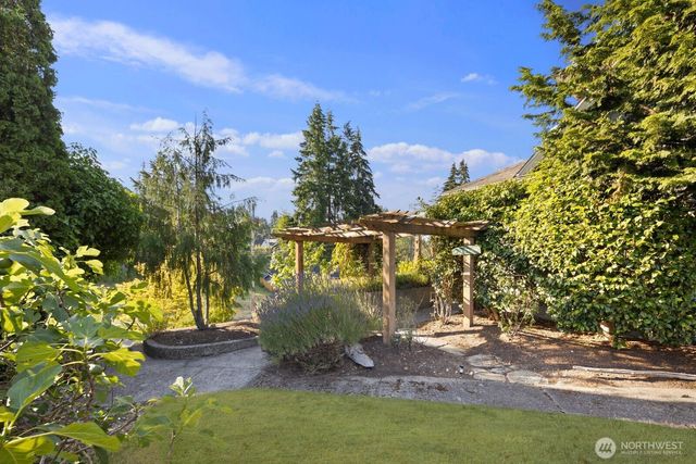 732 S Summit Avenue, Bremerton, WA 98312