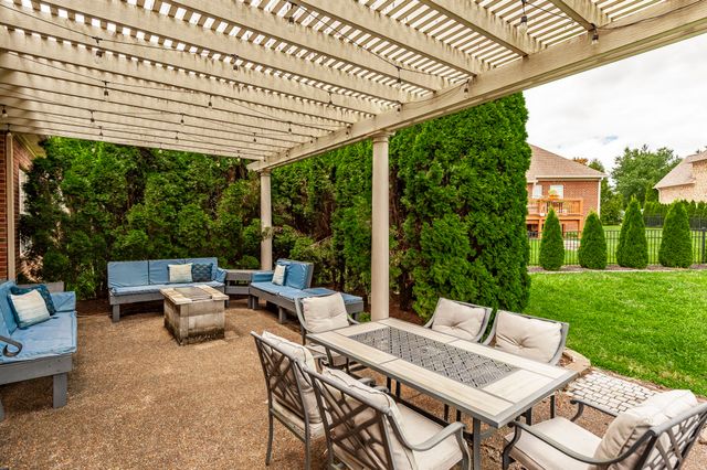 1005 Scarlet Ct, Hendersonville, TN 37075