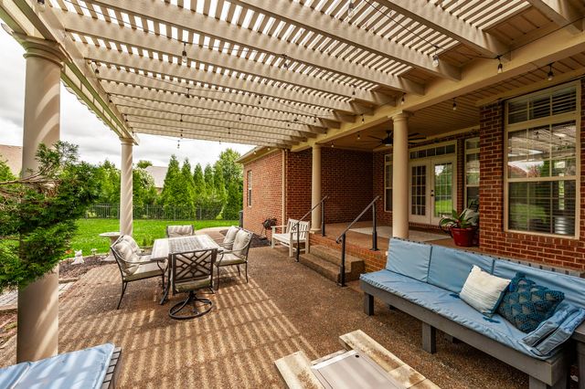1005 Scarlet Ct, Hendersonville, TN 37075