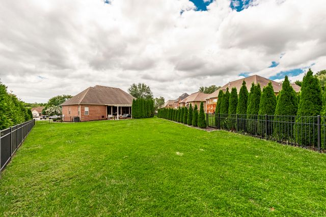 1005 Scarlet Ct, Hendersonville, TN 37075