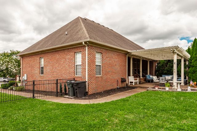 1005 Scarlet Ct, Hendersonville, TN 37075