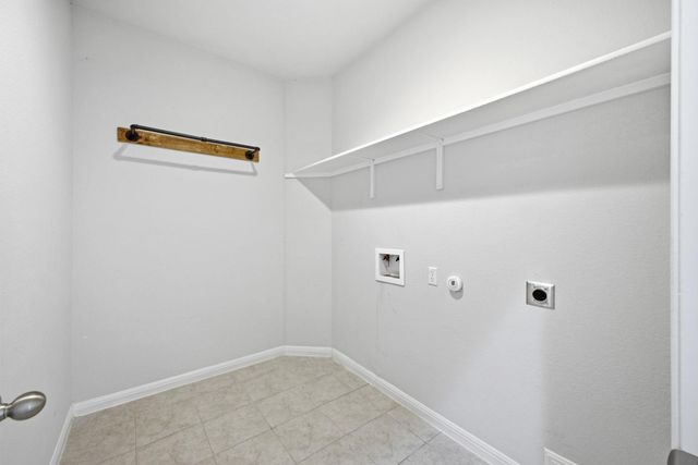 104 Ladolia LN, San Marcos, TX 78666
