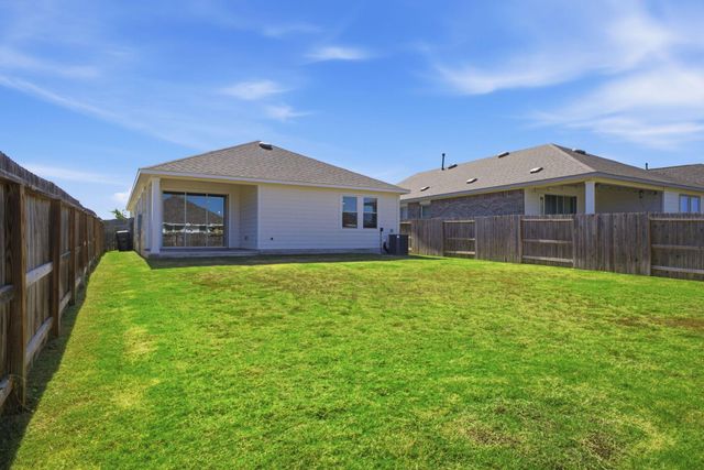 104 Ladolia LN, San Marcos, TX 78666
