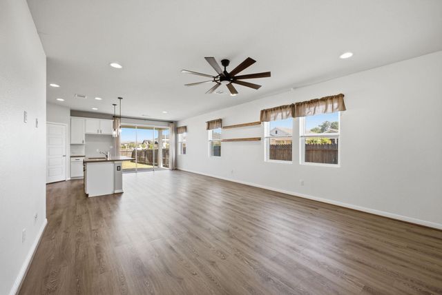 104 Ladolia LN, San Marcos, TX 78666